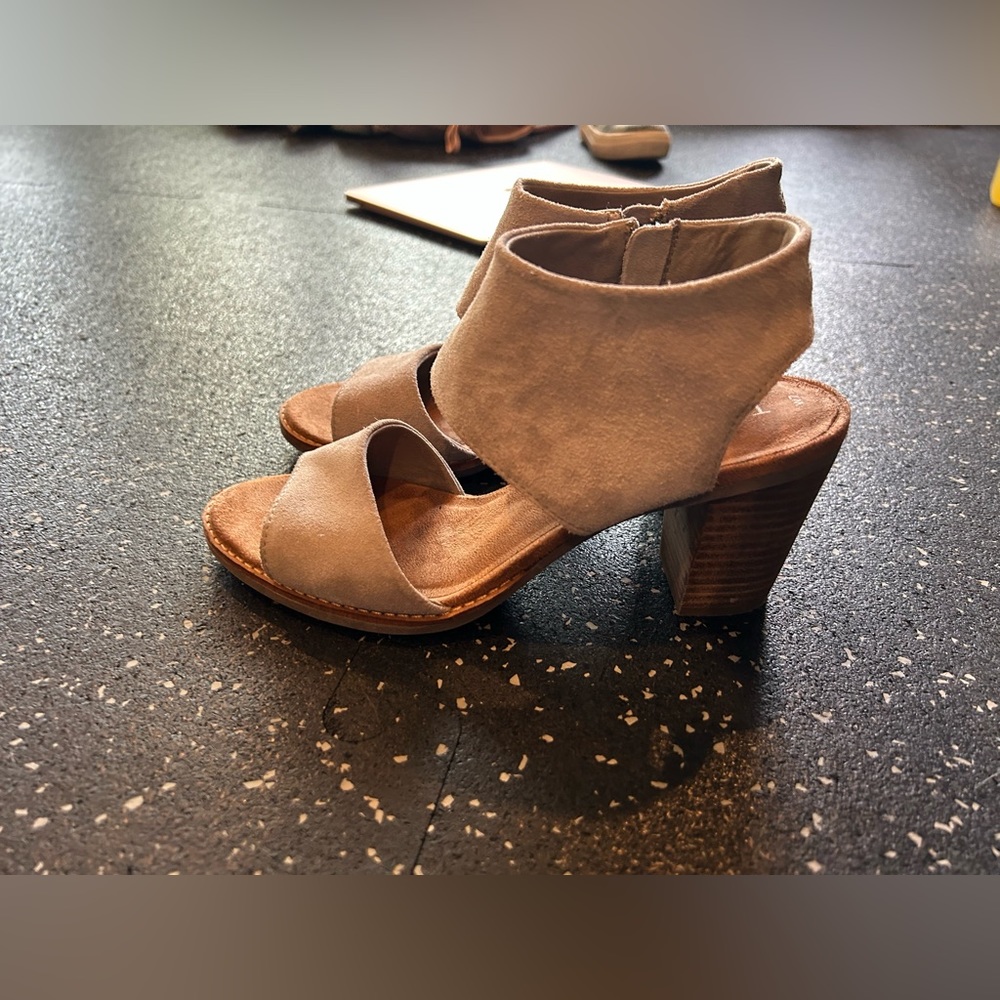 Tom’s brand sandal heels